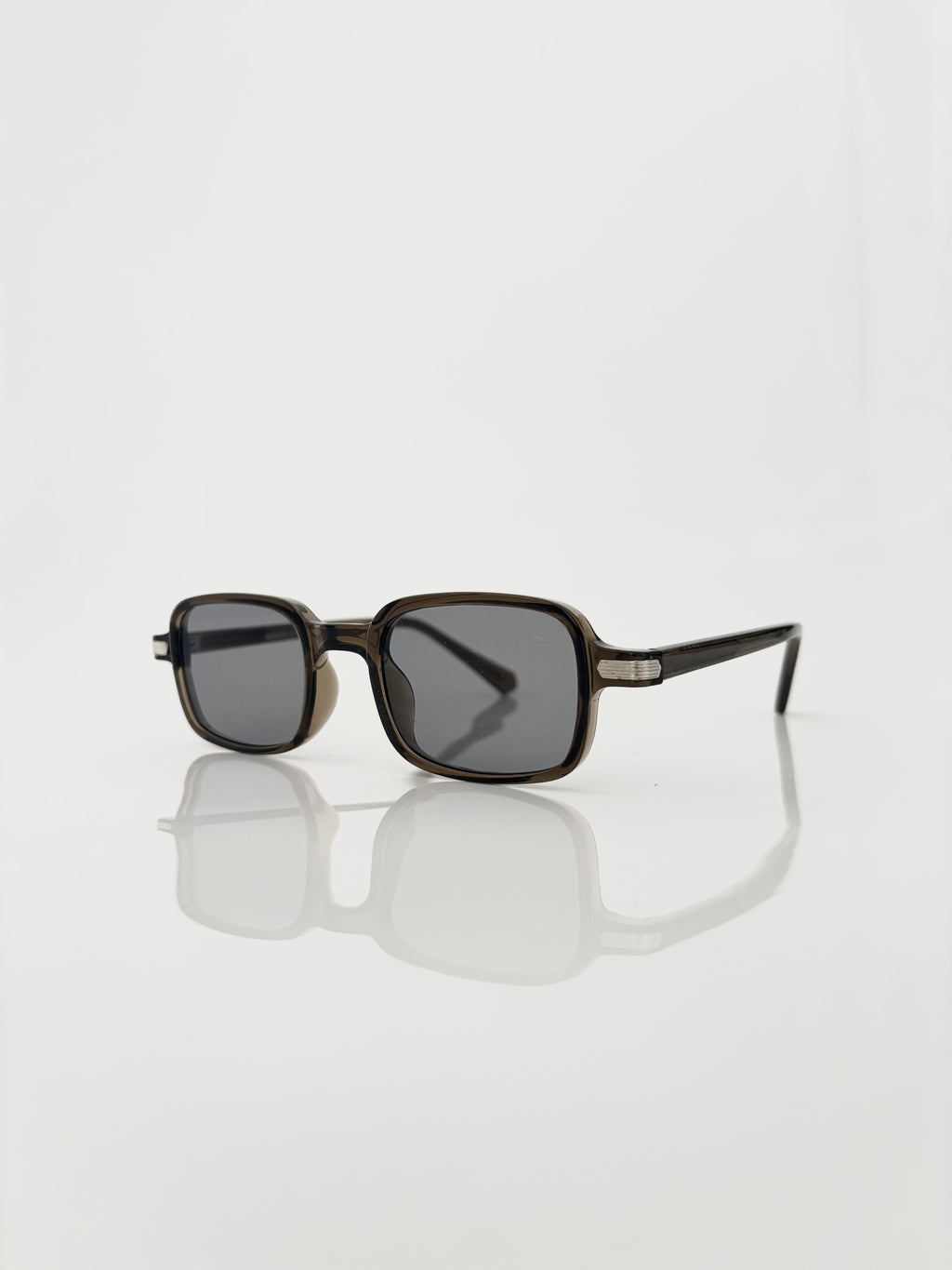 Velar kaki grey
