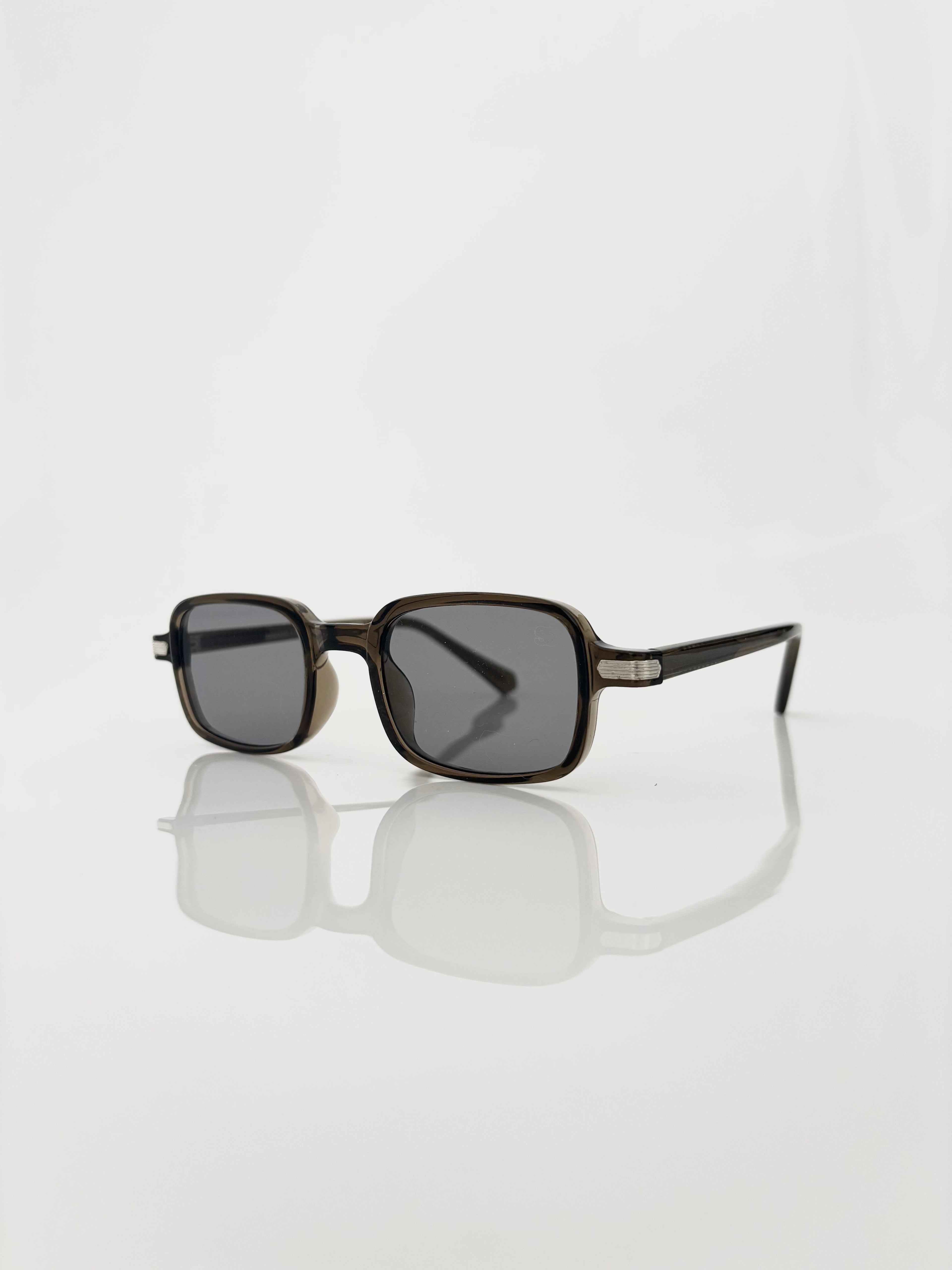 Velar kaki grey